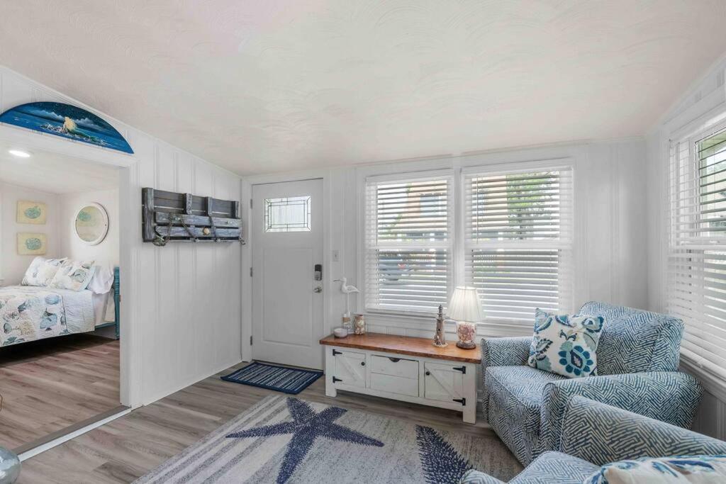 Beach Bungalow - 1 Block To Beach - Pets Welcome! Norfolk Eksteriør bilde