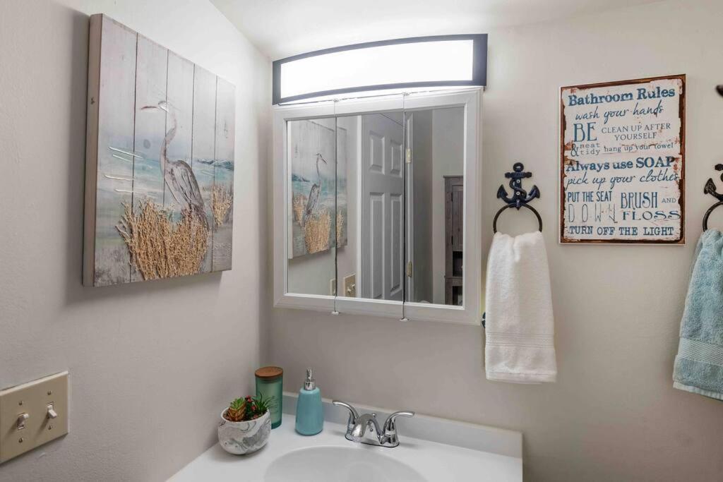 Beach Bungalow - 1 Block To Beach - Pets Welcome! Norfolk Eksteriør bilde