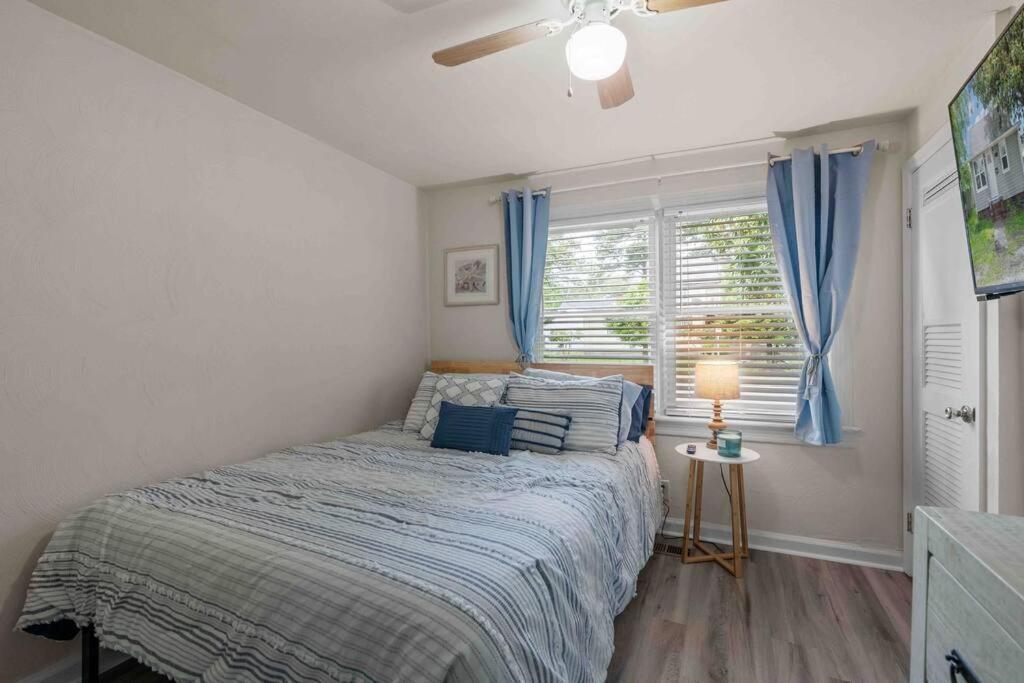Beach Bungalow - 1 Block To Beach - Pets Welcome! Norfolk Eksteriør bilde